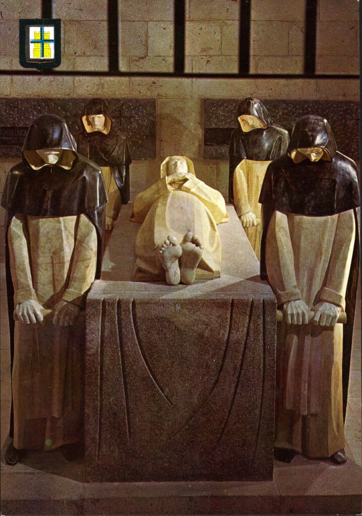 Escultura-Lapayese-Mausoleo del Padre Suárez Escultura-Lapayese-Mausoleo del Padre Suárez