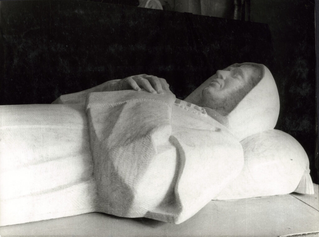 Escultura-Lapayese-Mausoleo del Padre Suárez Detalle retrato 1970 Escultura-Lapayese-Mausoleo del Padre Suárez Detalle retrato 1970