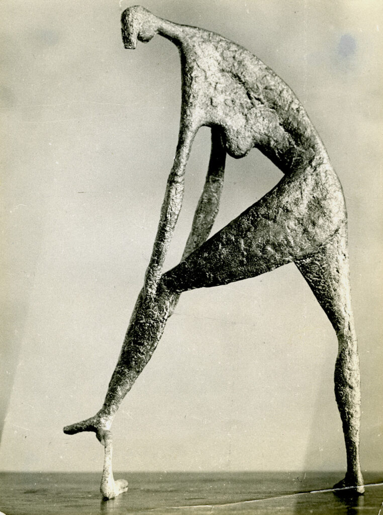 Escultura-Lapayese-Vistiéndose 1958 posterior Escultura-Lapayese-Vistiéndose 1958 posterior