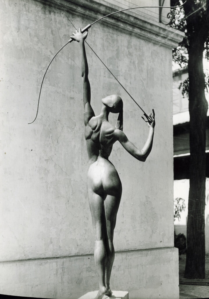 Escultura-Lapayese-Diana Cazadora, 1952, posterior Escultura-Lapayese-Diana Cazadora, 1952, posterior