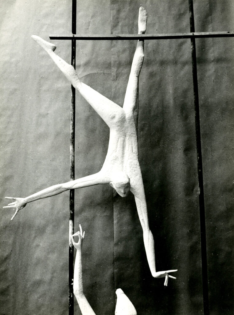 Escultura-Lapayese-Trapecistas, él Escultura-Lapayese-Trapecistas, él