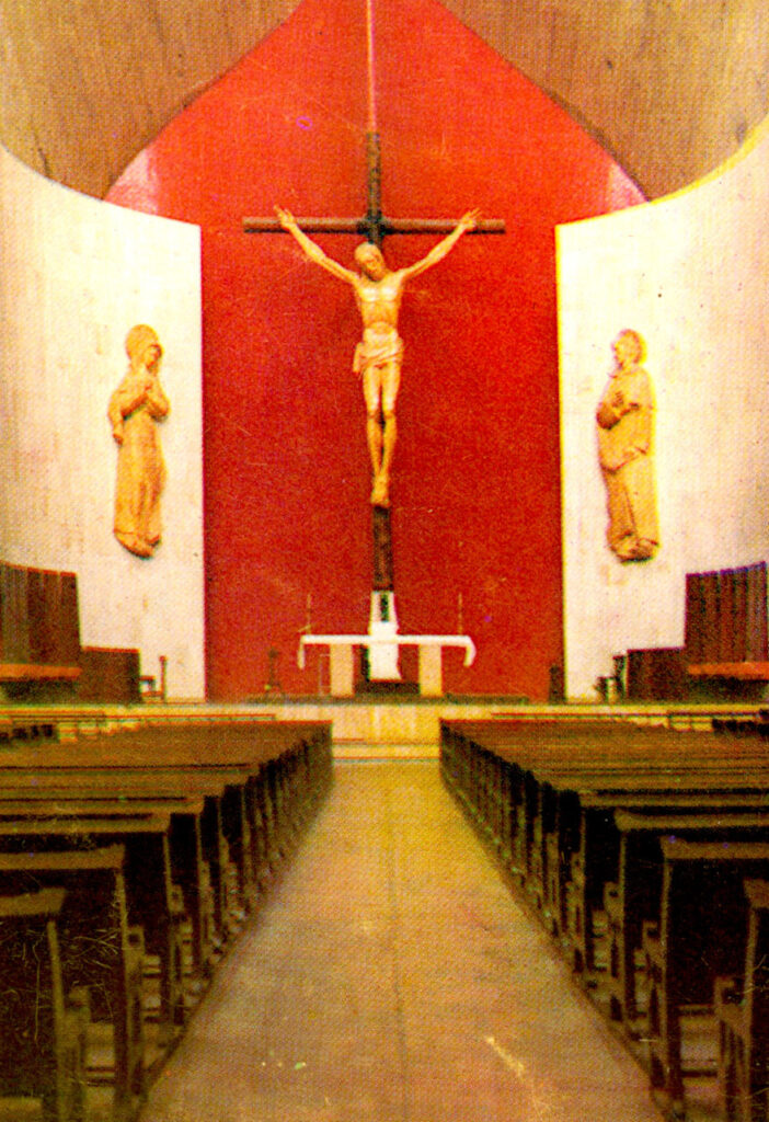 Lapayese-Escultura-Conjunto monumental de tres figuras en Santo Redentor Lapayese-Escultura-Conjunto monumental de tres figuras en Santo Redentor