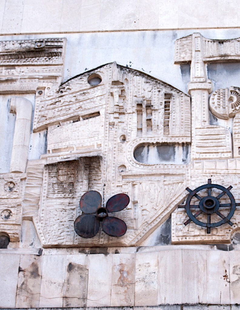 Lapayese- Escultura monumental - Friso - Jefatura Logística de la Armada - JAL Lapayese- Escultura monumental - Friso - Jefatura Logística de la Armada - JAL