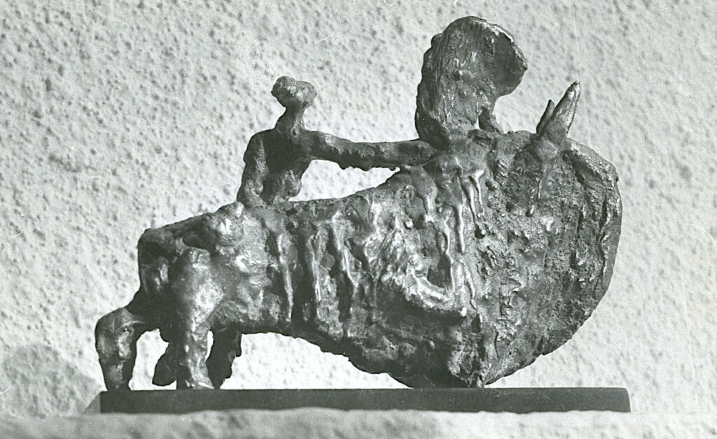 Lapayese - escultura - tauromaquia - toro - torero - bronce - lado derecho - 1970 Lapayese - escultura - tauromaquia - toro - torero - bronce - lado derecho - 1970