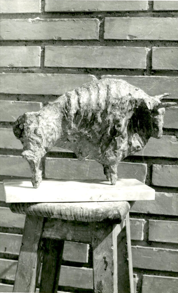 Lapayese - escultura - tauromaquia - toro - torero - bronce - bisonte 01 Lapayese - escultura - tauromaquia - toro - torero - bronce - bisonte 01